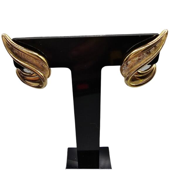 Pierced Earrings Vintage Avon Textured Brushed Gold Tone Retro Fashion Signed - Picture 2 of 8